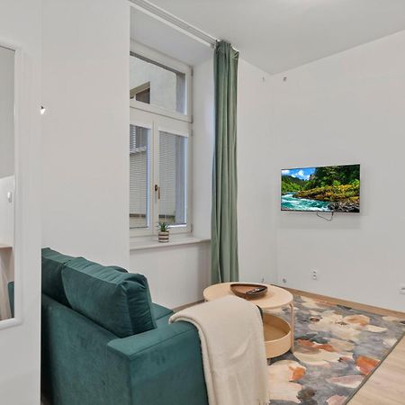 Garden Haven Studio In Old Town Братислава Экстерьер фото
