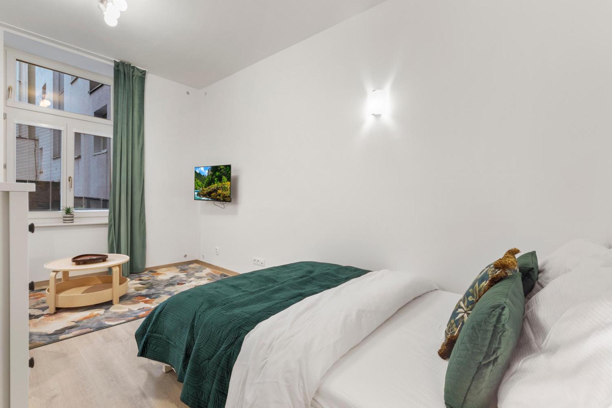 Garden Haven Studio In Old Town Братислава Экстерьер фото