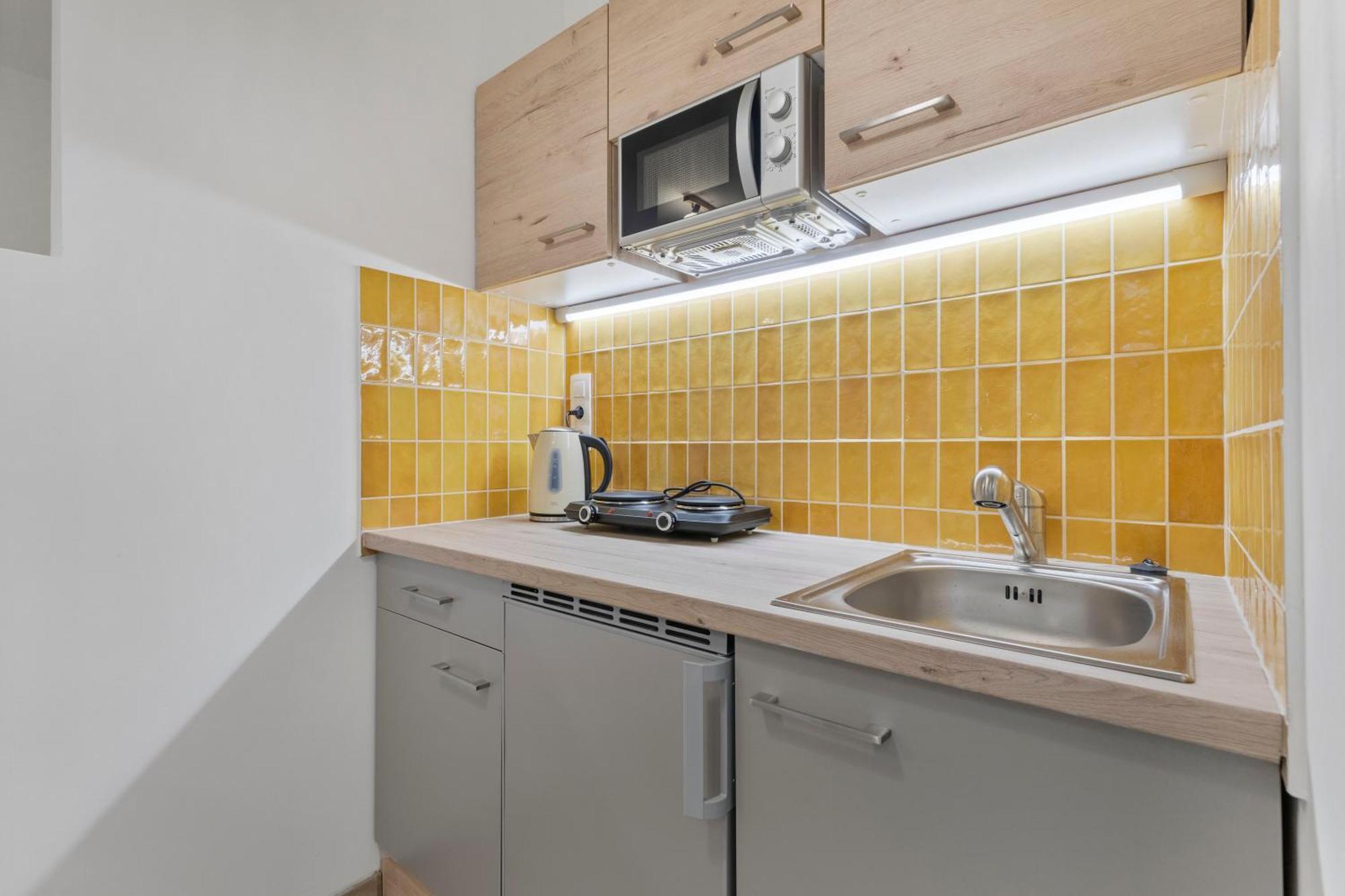 Garden Haven Studio In Old Town Братислава Экстерьер фото