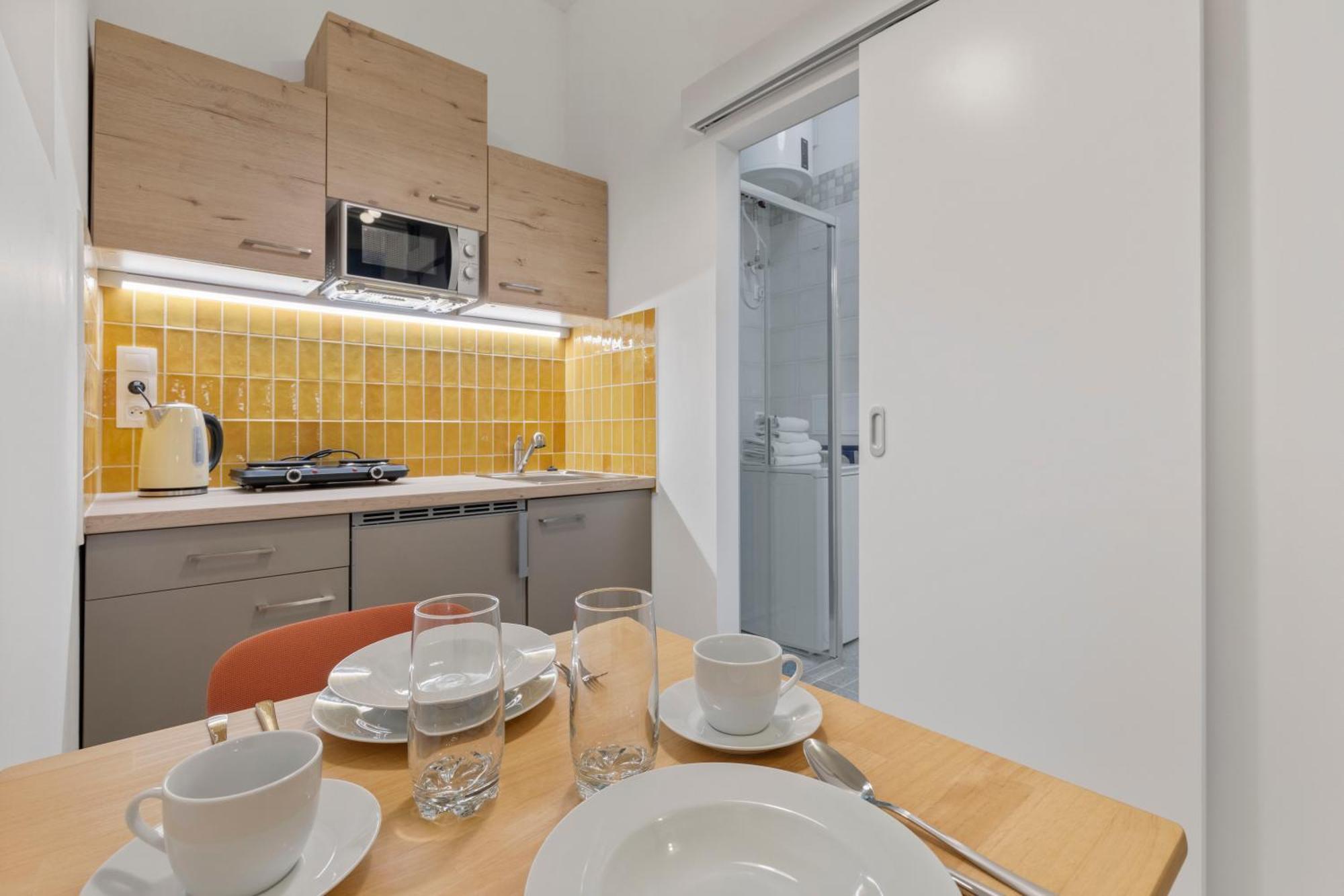 Garden Haven Studio In Old Town Братислава Экстерьер фото
