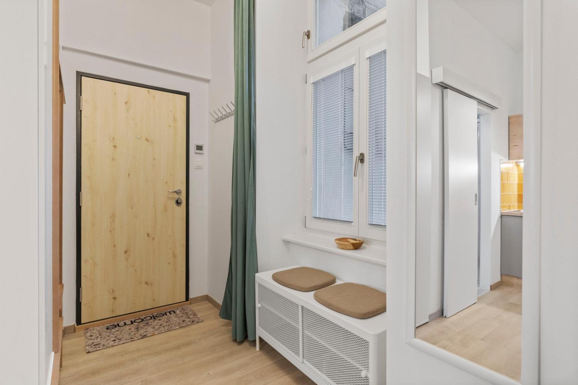 Garden Haven Studio In Old Town Братислава Экстерьер фото